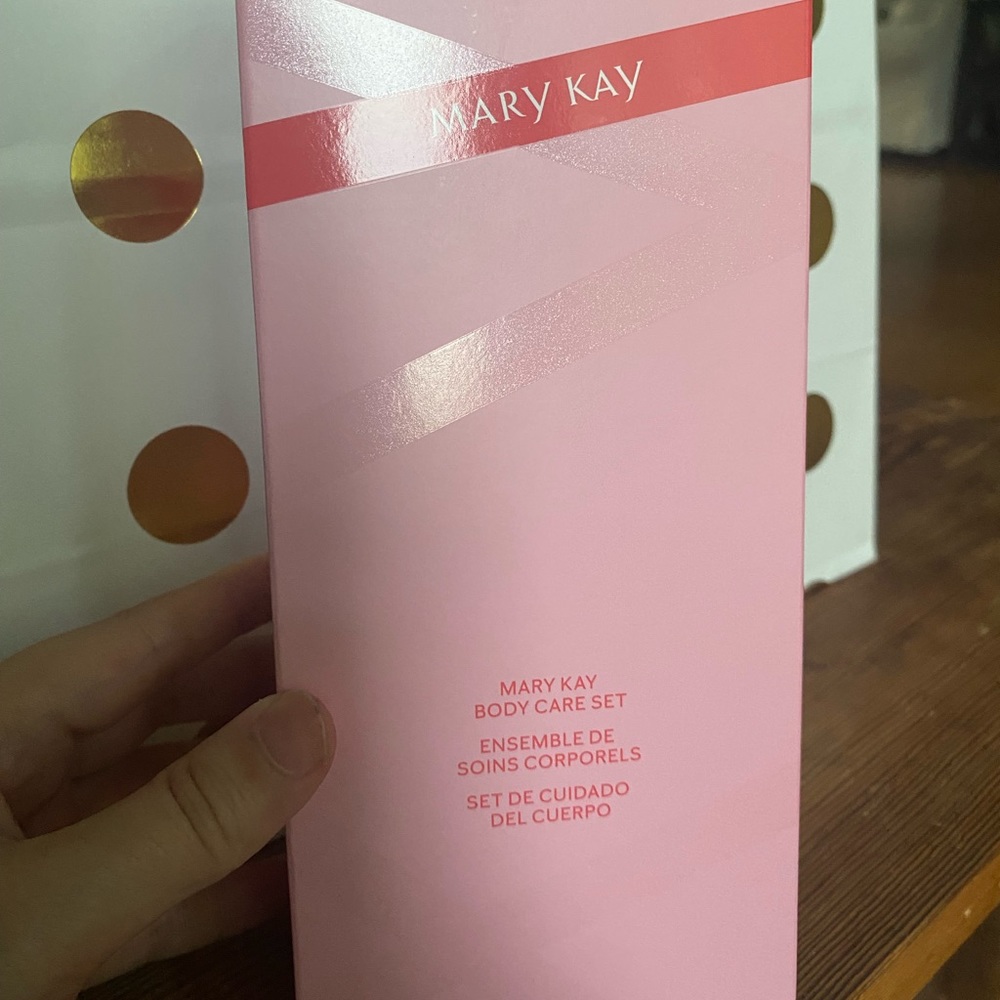 Limited-Edition Body Care Set In Sparkling Cherry!